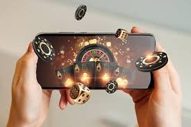 Người dùng truy cập sảnh game iwin68 trên smartphone tại Việt Nam